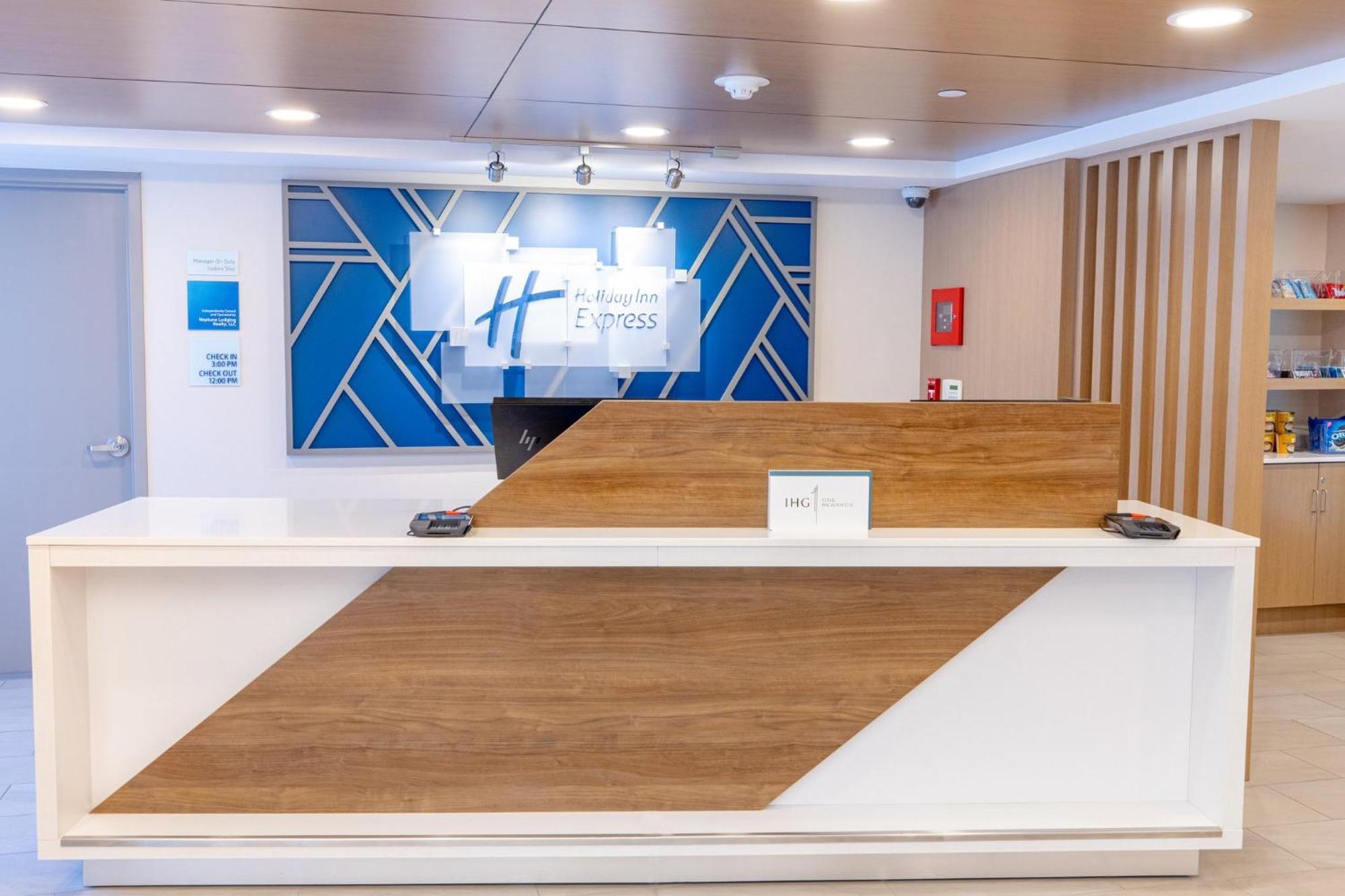 Holiday Inn Express - Neptune By Ihg Exterior photo